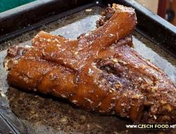 زانوی گراز - یک غذای سلطنتی از غذاهای چک Knuckle مانند جمهوری چک