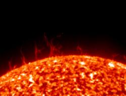 Préparez un court message sur le Soleil de la part d'un astronome (médecin, poète, artiste)